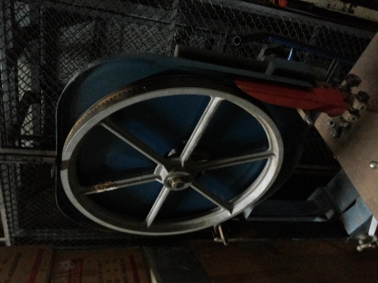 เครื่องเลื่อยสายพาน WoodMac พร้อมใช้งาน ปรับองศาการเอียงของแท่นโต็ะตัดได้