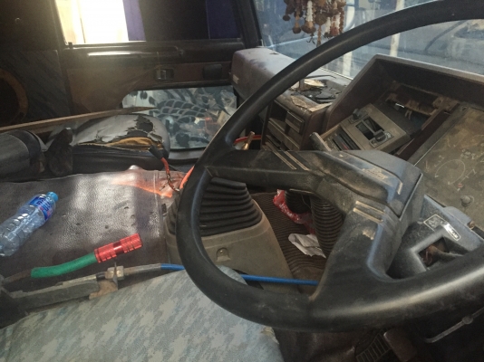 HINO FR 360 HP สิบล้อดั๊มพ์ 2 เพลา ติดก๊าซ NGV รถจอดขายตามสภาพ วางเครื่องยนต์แดวู แจ้งลงเล่ม ไม่มีชุดเกียร์นะครับ หัวเก๋งเดิมๆภายในคอนโซลสวยครบ พวงมาลัยเพาเวอร์ ระบบเบรคทริ๊ปฟี้ กระบะดั๊มพ์เหล็กเชิดชัยสภาพดีพื้นไม่มีผุ เอกสารทะเบียนชุดโอนครบ ภาษีขาด 2 ปี