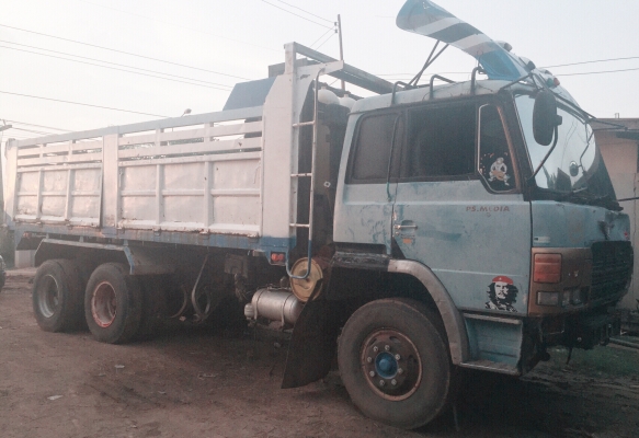 HINO FR 360 HP สิบล้อดั๊มพ์ 2 เพลา ติดก๊าซ NGV รถจอดขายตามสภาพ วางเครื่องยนต์แดวู แจ้งลงเล่ม ไม่มีชุดเกียร์นะครับ หัวเก๋งเดิมๆภายในคอนโซลสวยครบ พวงมาลัยเพาเวอร์ ระบบเบรคทริ๊ปฟี้ กระบะดั๊มพ์เหล็กเชิดชัยสภาพดีพื้นไม่มีผุ เอกสารทะเบียนชุดโอนครบ ภาษีขาด 2 ปี