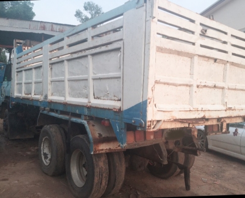 HINO FR 360 HP สิบล้อดั๊มพ์ 2 เพลา ติดก๊าซ NGV รถจอดขายตามสภาพ วางเครื่องยนต์แดวู แจ้งลงเล่ม ไม่มีชุดเกียร์นะครับ หัวเก๋งเดิมๆภายในคอนโซลสวยครบ พวงมาลัยเพาเวอร์ ระบบเบรคทริ๊ปฟี้ กระบะดั๊มพ์เหล็กเชิดชัยสภาพดีพื้นไม่มีผุ เอกสารทะเบียนชุดโอนครบ ภาษีขาด 2 ปี