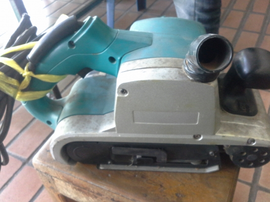 เครื่องขัดกระดาษทรายแบบสายพานกระดานทราย ( แบบรถถัง ) ยี่ห้อ CLINTON