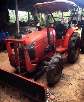 KUBOTA L3608 - 2 เพลา รถบอดี้สวยเดิมๆ ใช้งาน 1,635 ชม. อุปกรณ์ครบพร้อม 3 ชิ้น มีโรตารี่, ใบดันหน้า, ผานพรวน 5 สภาพดีสุดๆพร้อมใช้งานได้เลย เครื่องยนต์แน่นดีแรงดีกำลังไม่ตกครับ ระบบเกียร์ใช้งานปกติไม่มีปัญหา ช่วงล่างยางสภาพดีหน้าหลังประมาณ 65\% พร้อมใช้งาน เ