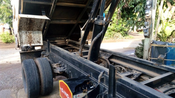 ขาย ครับดั้ม ISUZU 190 hp.  ปี 55 สภาพเหมือนใหม่ 086 254 2689