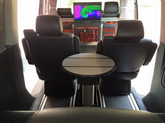 volk caravelle 2.0TDi ดีเซล สีดำ