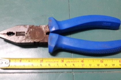 ขายคีมปากจิ้งจกเช็คโกสโลวาเกีย SIZE 6"ใหม่เก่าเก็บสวยด้ามกันไฟฟ้า