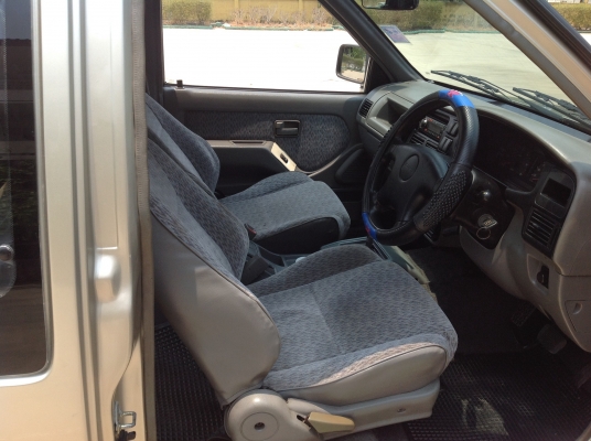 ดราก้อนอาย เกียออโต้ ดีเซล2,800cc รถสวยพร้อมใช้งาน