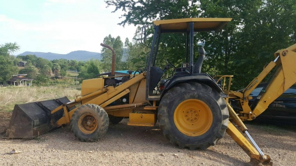 รถตักหน้าหลังขุด Ford New Holland รถตักหน้าหลังขุด Ford New Holland