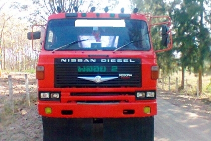 ขายด่วน..รถสิบล้อ NISSAN UD สภาพใหม่ทั้งคัน รถสวย ใส่รถแบคโฮ KOMATSU PC200 ได้ดี พร้อมใช้ มีทะเบียนครบ.