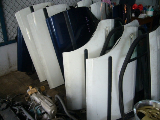 ขายประตูเซ็ทสี่บาน civic ตาโต มีสามชุด