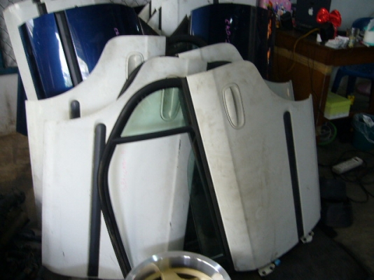 ขายประตูเซ็ทสี่บาน civic ตาโต มีสามชุด