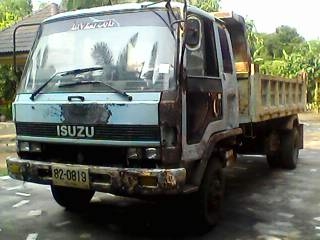 ขาย 6 ล้อดั้ม ISUZU ROCKY 6BG1- 175 แรง ดั้ม 6 ตัน กระบะ 4.0 เมตร ยาง 8.25 ขอบ 16 ปะผุแล้วรอทำสีใช้งานได้ปกติขาย 570000 ทำสีใหม่ทั้งคันขาย 650000