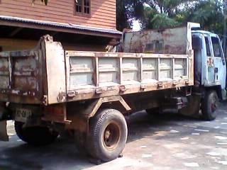 ขาย 6 ล้อดั้ม ISUZU ROCKY 6BG1- 175 แรง ดั้ม 6 ตัน กระบะ 4.0 เมตร ยาง 8.25 ขอบ 16 ปะผุแล้วรอทำสีใช้งานได้ปกติขาย 570000 ทำสีใหม่ทั้งคันขาย 650000