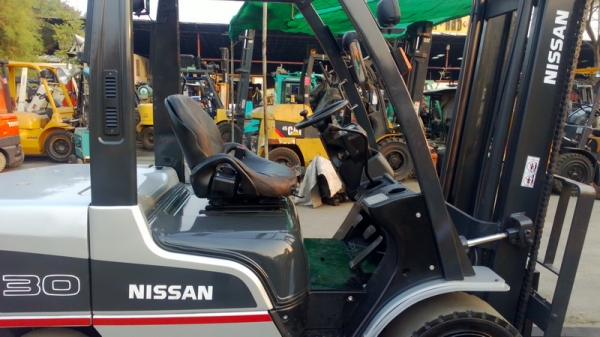 รถยกนิสสันรุ่นใหม่ล่าสุด น้ำหนักยก 3 ตัน ดครื่องดีเซล เกียร์ออโต้ เสาสูง 4 เมตร