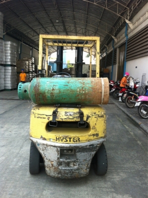 ฝากขายถูกๆ รถยก HYSTER 2.5 ตัน เสาสูง 4.5 เมตร เครื่องเบนซินติดแก๊ส เกียร์ออโต้ ฝากขายถูกๆ รถยก HYSTER 2.5 ตัน เสาสูง 4.5 เมตร เครื่องเบนซินติดแก๊ส เกียร์ออโต้