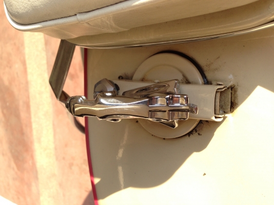 ขายของสะสมหายากสักชิ้น โลโก้จาร์กัวติดรถคลาสสิก ราคา1100บาทพร้อมส่งครับ ขายของสะสมหายากสักชิ้น โลโก้จาร์กัวติดรถคลาสสิก ราคา1100บาทพร้อมส่งครับ