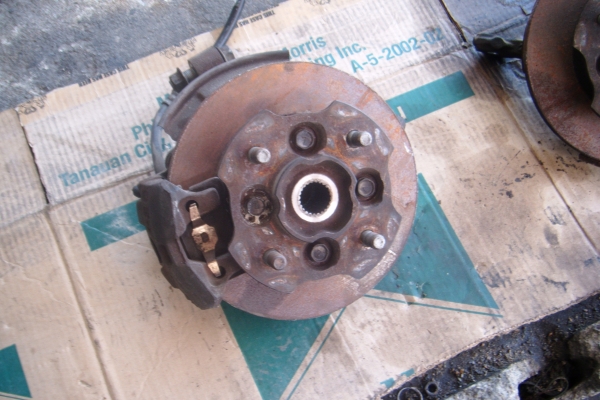 ขายชุดดุมล้อหน้า mira ช้าย ขวา พร้อมชุดยุ่น ยังไม่เคยใช้ในไทย