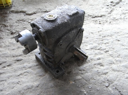 ขายชุดทดเกียร์ 20 ต่อ 1 รอบ สภาพดี พร้อมใช้งาน ไม่มีฝาปิดน้ำมัน