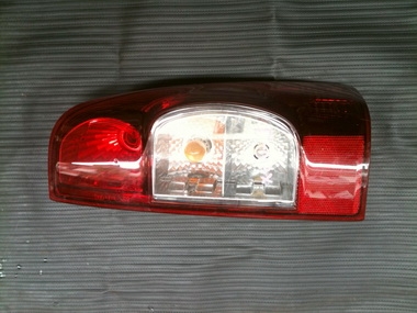 ไฟท้าย ดี แม็กซ์ มีสองรุ่น อันล่ะ 800 ของแท้ครับ