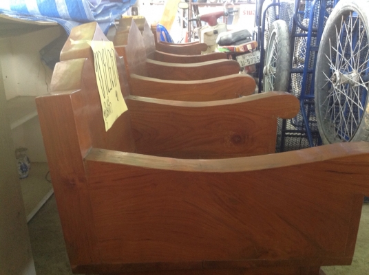 ชุดโต๊ะไม้สัก. สภาพสมบูรณ์ หนา 3 นิ้ว