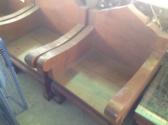 ชุดโต๊ะไม้สัก. สภาพสมบูรณ์ หนา 3 นิ้ว