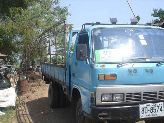 ุ6 ล้อ อีซูซุ