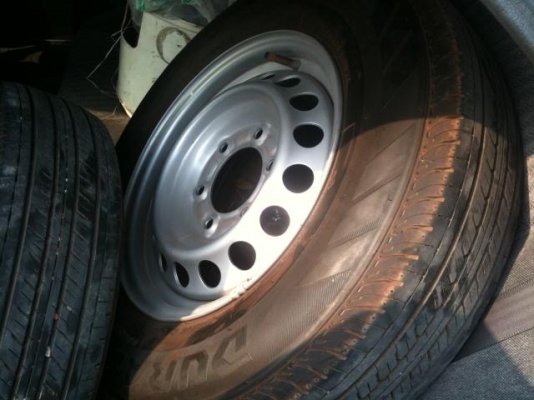 ยางพร้อมกระทะป้ายแดง 195/70/15 ครบชุด 4 เส้น