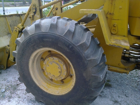 ขายรถตักล้อยางCAT มีเก๋งตู้ รถสวย แห้ง แน่นๆสภาพดี