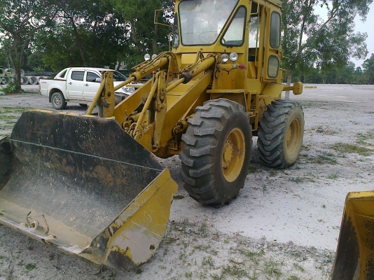 ขายรถตักล้อยางCAT มีเก๋งตู้ รถสวย แห้ง แน่นๆสภาพดี