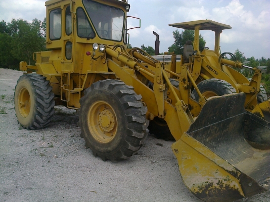 ขายรถตักล้อยางCAT มีเก๋งตู้ รถสวย แห้ง แน่นๆสภาพดี