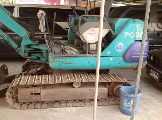 KOMATSU PC30