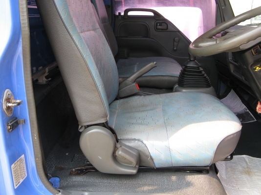 ขาย 6 ล้อ อีซูซุ NPR 130แรง ยาว 5 ม.ปี 2004 สภาพดี เครื่องแน่น ใหม่กิ๊บๆ พร้อมใช้งาน สนใจติดต่อ 081-9425443 ครับ