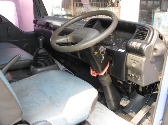 ขาย 6 ล้อ อีซูซุ NPR 130แรง ยาว 5 ม.ปี 2004 สภาพดี เครื่องแน่น ใหม่กิ๊บๆ พร้อมใช้งาน สนใจติดต่อ 081-9425443 ครับ