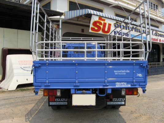 ขาย 6 ล้อ อีซูซุ NPR 130แรง ยาว 5 ม.ปี 2004 สภาพดี เครื่องแน่น ใหม่กิ๊บๆ พร้อมใช้งาน สนใจติดต่อ 081-9425443 ครับ