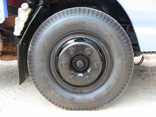 ขาย 6 ล้อ อีซูซุ NPR 130แรง ยาว 5 ม.ปี 2004 สภาพดี เครื่องแน่น ใหม่กิ๊บๆ พร้อมใช้งาน สนใจติดต่อ 081-9425443 ครับ