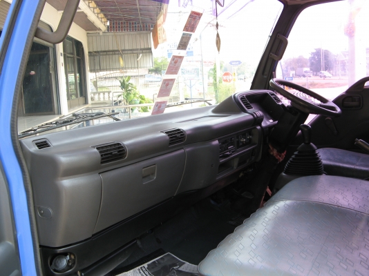 ขาย 6 ล้อ อีซูซุ NPR 130แรง ยาว 5 ม.ปี 2004 สภาพดี เครื่องแน่น ใหม่กิ๊บๆ พร้อมใช้งาน สนใจติดต่อ 081-9425443 ครับ