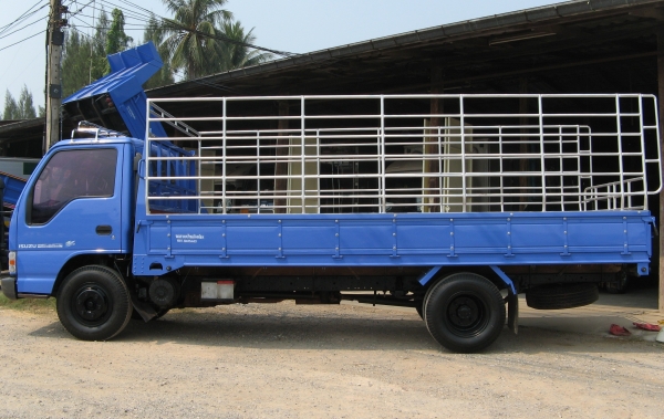 ขาย 6 ล้อ อีซูซุ NPR 130แรง ยาว 5 ม.ปี 2004 สภาพดี เครื่องแน่น ใหม่กิ๊บๆ พร้อมใช้งาน สนใจติดต่อ 081-9425443 ครับ