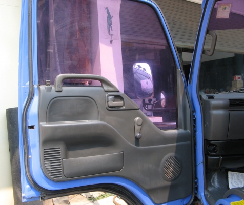 ขาย 6 ล้อ อีซูซุ NPR 130แรง ยาว 5 ม.ปี 2004 สภาพดี เครื่องแน่น ใหม่กิ๊บๆ พร้อมใช้งาน สนใจติดต่อ 081-9425443 ครับ