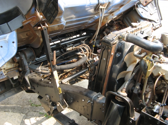 ขาย 6 ล้อ อีซูซุ NPR 130แรง ยาว 5 ม.ปี 2004 สภาพดี เครื่องแน่น ใหม่กิ๊บๆ พร้อมใช้งาน สนใจติดต่อ 081-9425443 ครับ