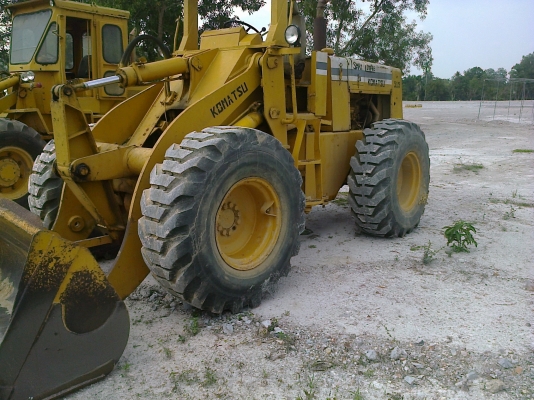 (ขายไปสุราษฯ..)รถตักล้อยางKOMATSU 515 สวย เดิมๆแห้ง เอวแน่น (ขายไปสุราษฯ..)รถตักล้อยางKOMATSU 515 สวย เดิมๆแห้ง เอวแน่น