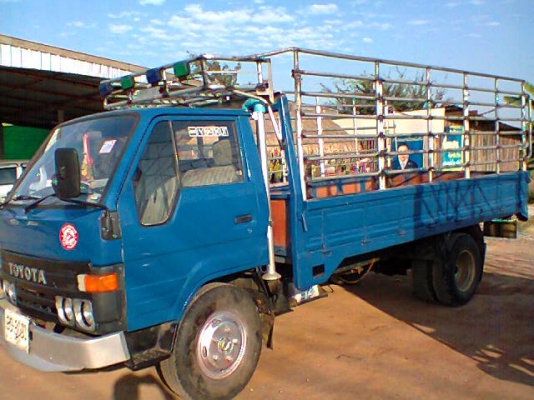 รถหกล้อ โตโยต้า ไดน่า