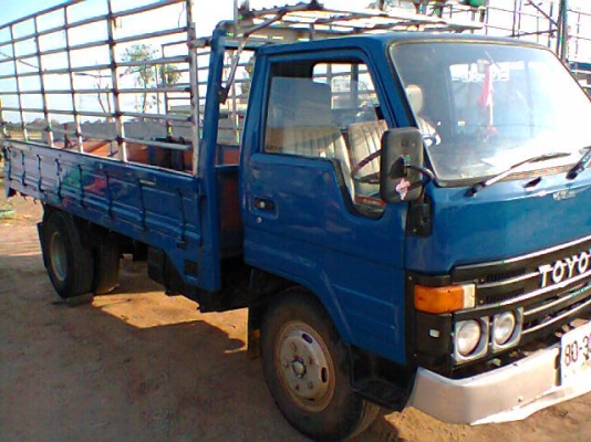 รถหกล้อ โตโยต้า ไดน่า