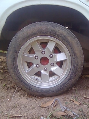 ขายแม็กขอบ15พร้อมยางสวยๆครับ