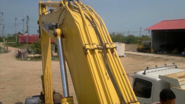 ขายด่วน!! KOMATSU PC200-8 ไมล์ ชม.9000สภาพสวยๆๆค่ะ ขายด่วน!! KOMATSU PC200-8 ไมล์ ชม.9000สภาพสวยๆๆค่ะ