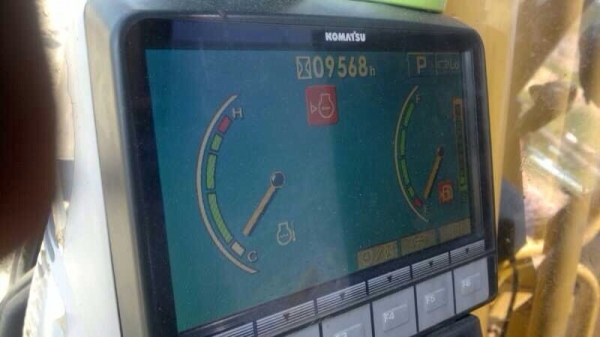 ขายด่วน!! KOMATSU PC200-8 ไมล์ ชม.9000สภาพสวยๆๆค่ะ ขายด่วน!! KOMATSU PC200-8 ไมล์ ชม.9000สภาพสวยๆๆค่ะ