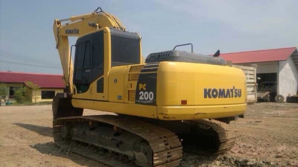 ขายด่วน!! KOMATSU PC200-8 ไมล์ ชม.9000สภาพสวยๆๆค่ะ