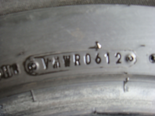 ขายยาง dunlop 215/65/16 ใหม่ๆ2วง