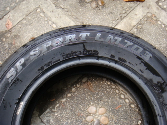 ขายยาง dunlop 215/65/16 ใหม่ๆ2วง