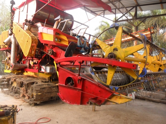 ขายรถเกี่ยวข้าวเกษตรพัฒนา ไอ้หนุ่มไวไฟ พร้อมรถสิบล้อลาก