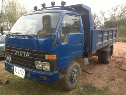 TOYOTA DYNA WU90 - 115 HP 1W  หกล้อดั๊มพ์ สภาพดีทั้งเครื่องยนต์และช่วงล่างพร้อมใช้งาน กระบะดั๊มพ์เหล็ก 4 ตันยิงหน้ายาว 3.50 เมตรพื้นกับฝาข้างไม่มีผุกร่อนสวยมาก เครื่องแห้งแรงดี หัวเก๋งเดิมๆภายในคอนโซลครบพร้อม พวงมาลัยเพาเวอร์ ช่วงล่างใหญ่คัชซีดี ยาง 8.25