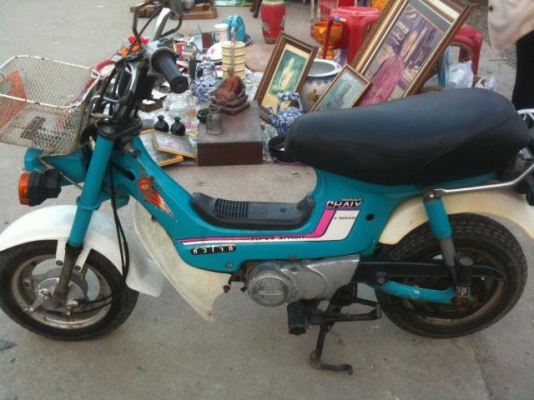 ขายชาลีตาเหลี่ยม เกียร์ออโต้ แห้งสภาพตามรูปครับ จัดส่งได้ครับ